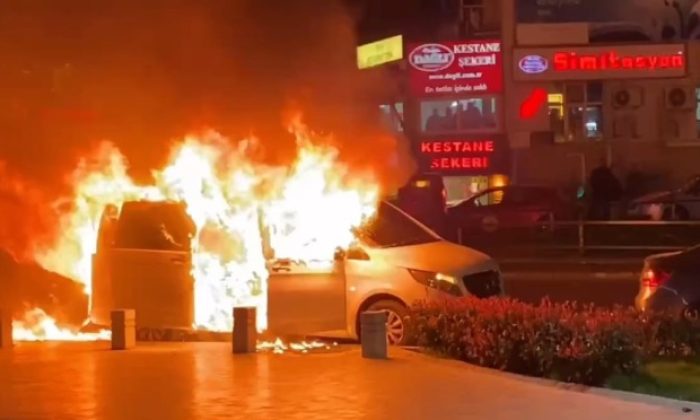 Bursa’da büyükşehir belediye başkan adayının makam aracı alev alev yandı