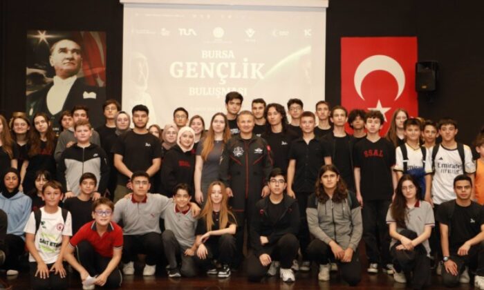 Gezeravcı, Bursa’da öğrencilerle buluştu