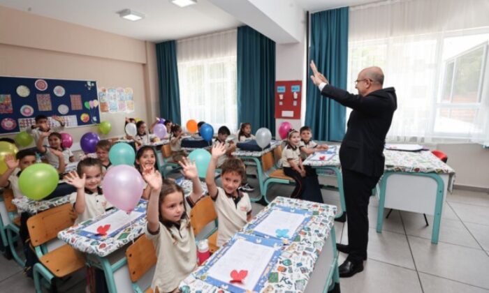 Bursa’da 700 bin öğrenci karne heyecanı yaşadı