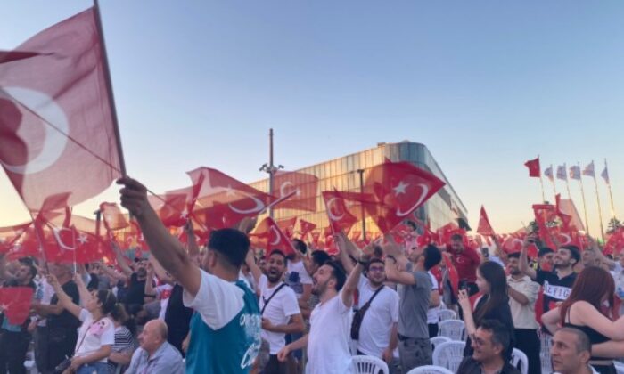 Bursa’da milli heyecan dev ekranda yaşandı
