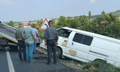 Kontrolden çıkan minibüs şarampole uçtu