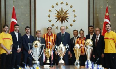 Cumhurbaşkanı Erdoğan Galatasaray Spor Kulübü’nü kabul etti