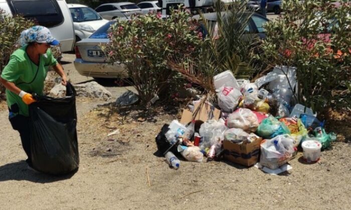 Tatilcilerin akın ettiği Marmaris’te 3 bin ton çöp toplandı