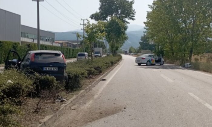 Bursa’da iki otomobilin karıştığı kazada 1 kişi yaralandı