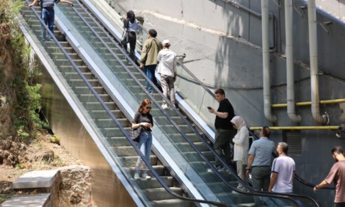 Yürüyen merdivenler tekrar Bursalıların hizmetinde