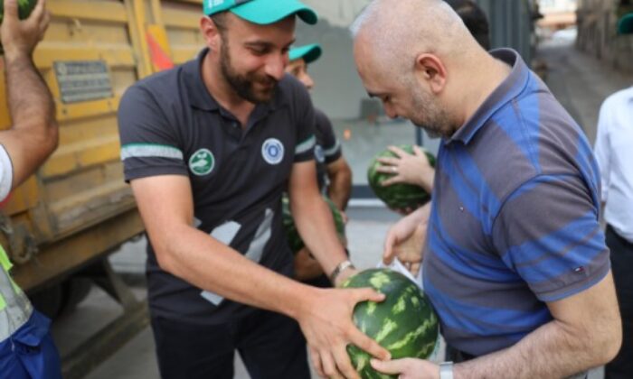 Büyükşehir hem çiftçiyi hem vatandaşı gülümsetti