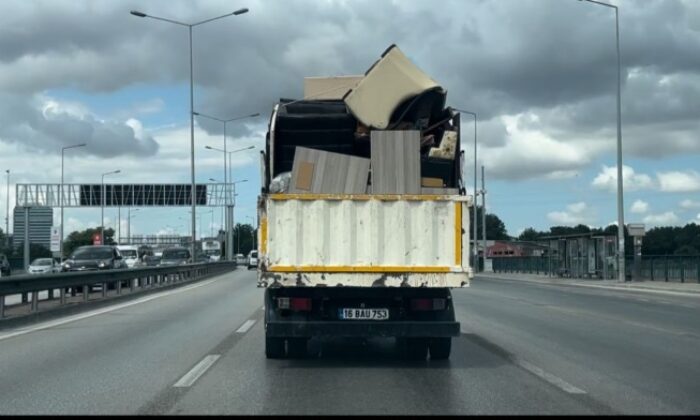 Bursa’da tehlikeli taşımacılık kamerada