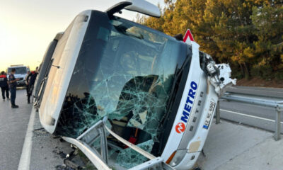 Uşak’ta yolcu otobüsü devrildi: 11 yaralı