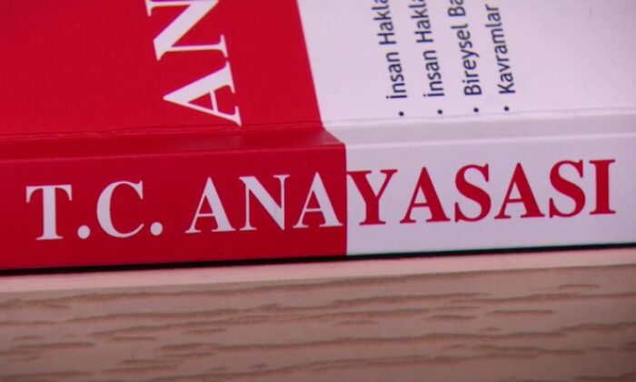 Meclis’te yeni anayasa çalışmaları tatilde de sürecek