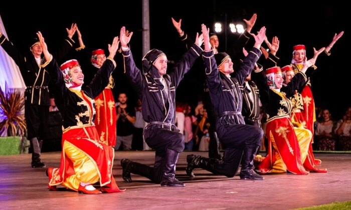 BUÜ Halk Dansları Topluluğu, Porto’da Türkiye’yi temsil etti