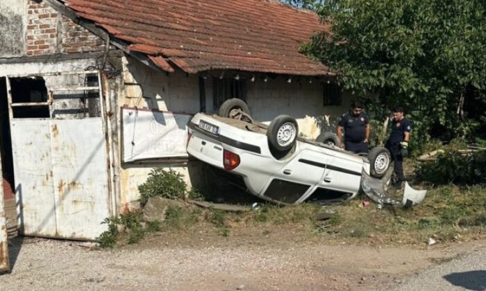 Takla atan otomobilden yaralı kurtuldular