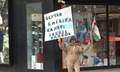 Hayvan kostümleriyle İsrail’i protesto etti