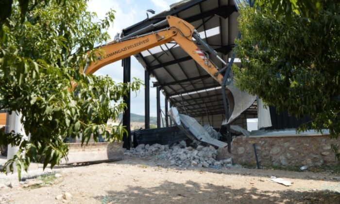 Osmangazi’de tarım arazileri kaçak yapılardan temizleniyor