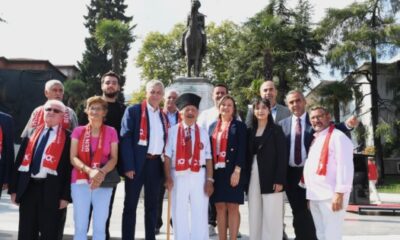 Atatürk’ün Cumhurbaşkanı olarak Bursa’ya gelişinin 100. yılı anısına çelenk sunumu yapıldı