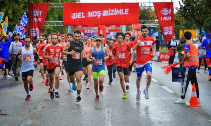 Eker I Run katılımcıları iyilik peşinde koşmak için yola çıkıyor