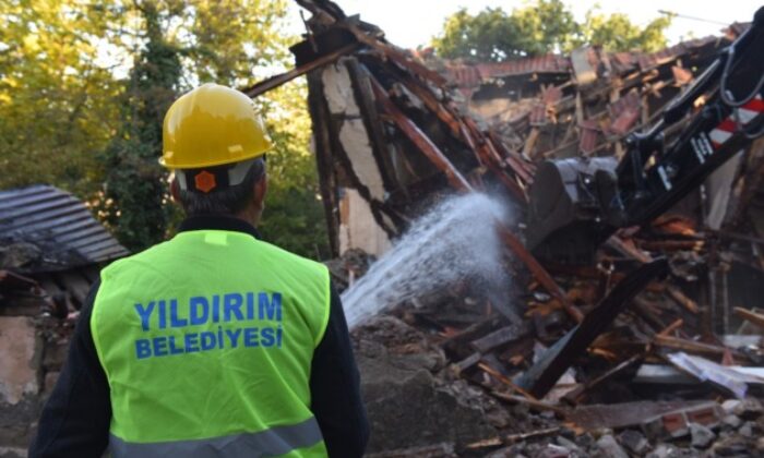 Yıldırım’da metruk durumdaki yapılar yıkılıyor