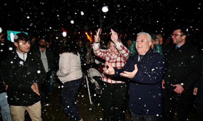 Yeni yıl coşkusu, Bursa yeni yıl meydanında yaşanıyor