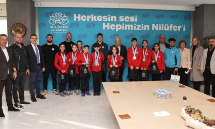 Başkan Şadi Özdemir başarılı sporcuları ağırladı