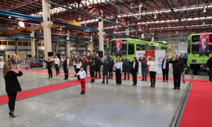 Bursa Büyükşehir’de hizmet artık bir işarete bakıyor