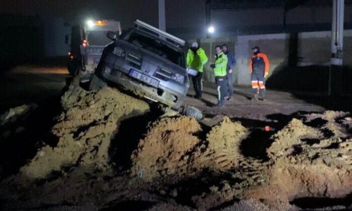 Kaza yaptı, spikerliğe soyundu!