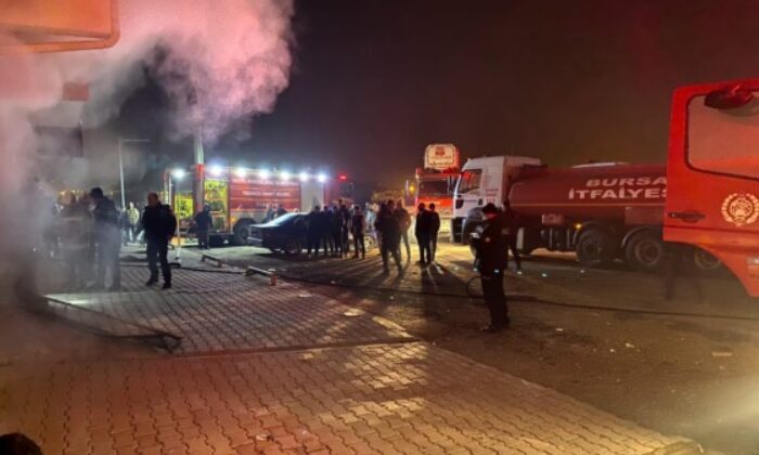 Bursa’da market deposunda korkutan yangın