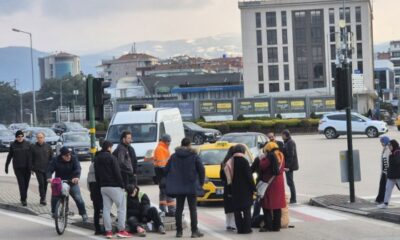 Bursa’da motosikletli kurye ile yaya çarpıştı!