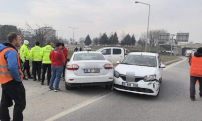 Bursa’da otomobiller çarpıştı: 2 kişi yaralandı