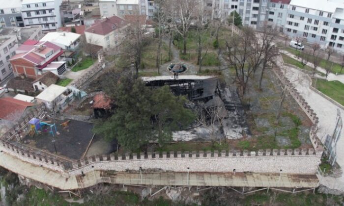 Yangın çıkan tarihi Kestel Kalesi havadan görüntülendi