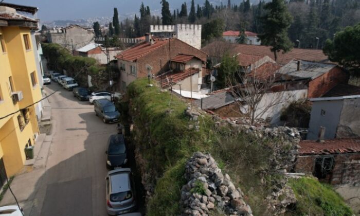 Bursa’da 2 bin yıllık tarihe çanak anten diktiler